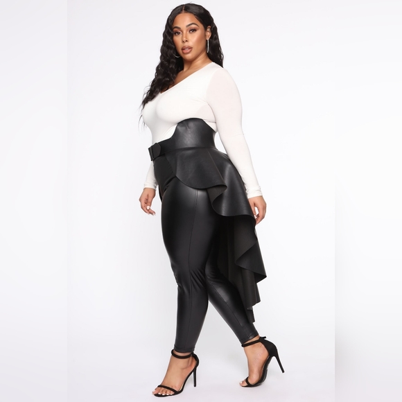 Fashion Nova Black Skirt with Belted Detail - Picture 2 of 11